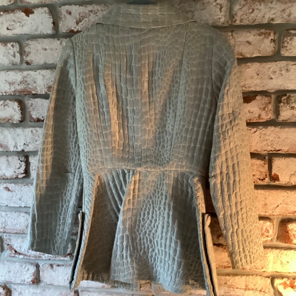 Woman’s jacket - Picture 6 of 6